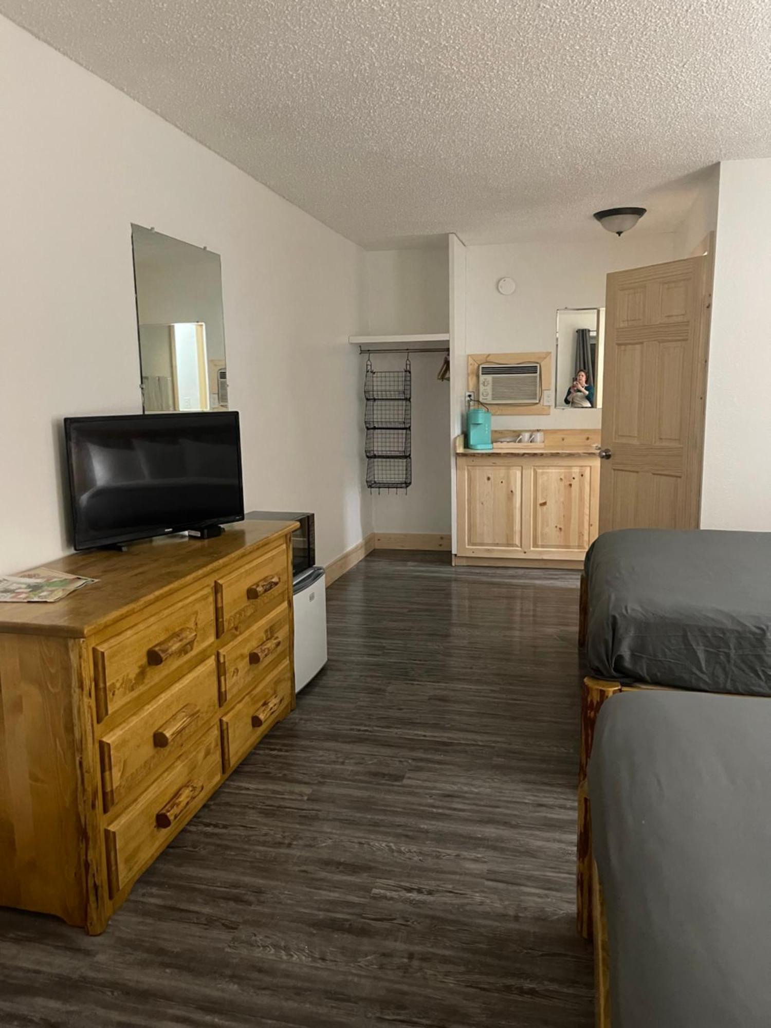 Kootenai Valley Motel ボナーズ・フェリー エクステリア 写真