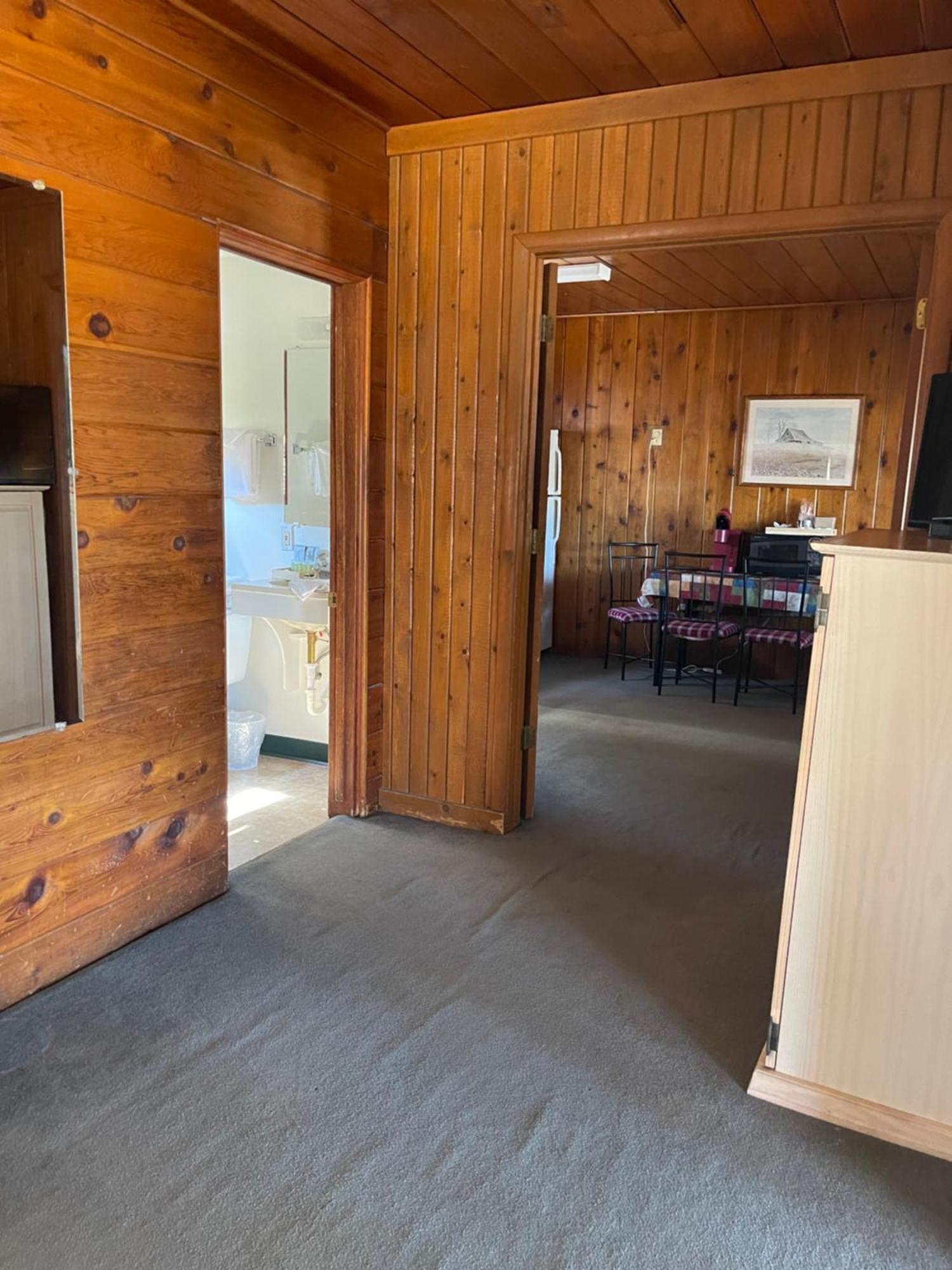 Kootenai Valley Motel ボナーズ・フェリー エクステリア 写真